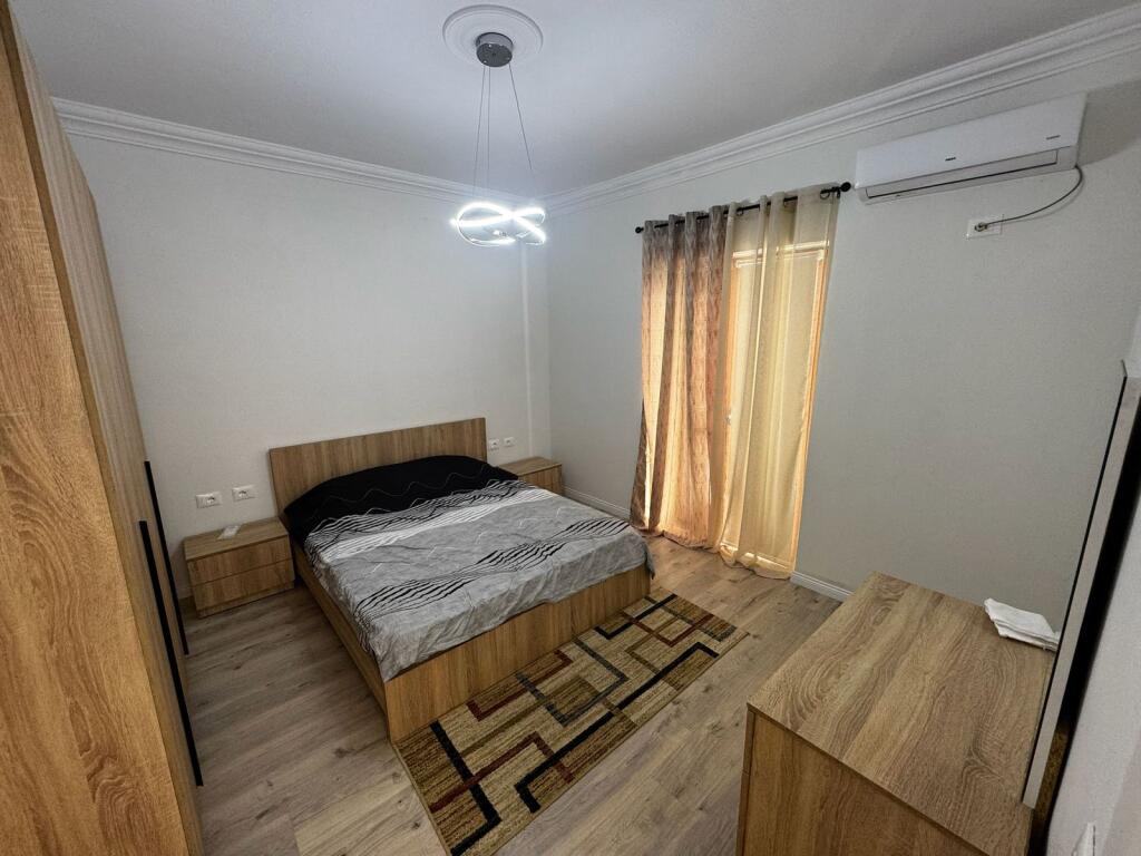 🏠Ne zonen e Saukut,prane Club Cinco Cavalli jepet me qera kati i III-te i nje vile,,2+1,i mobiluar.600 EURO