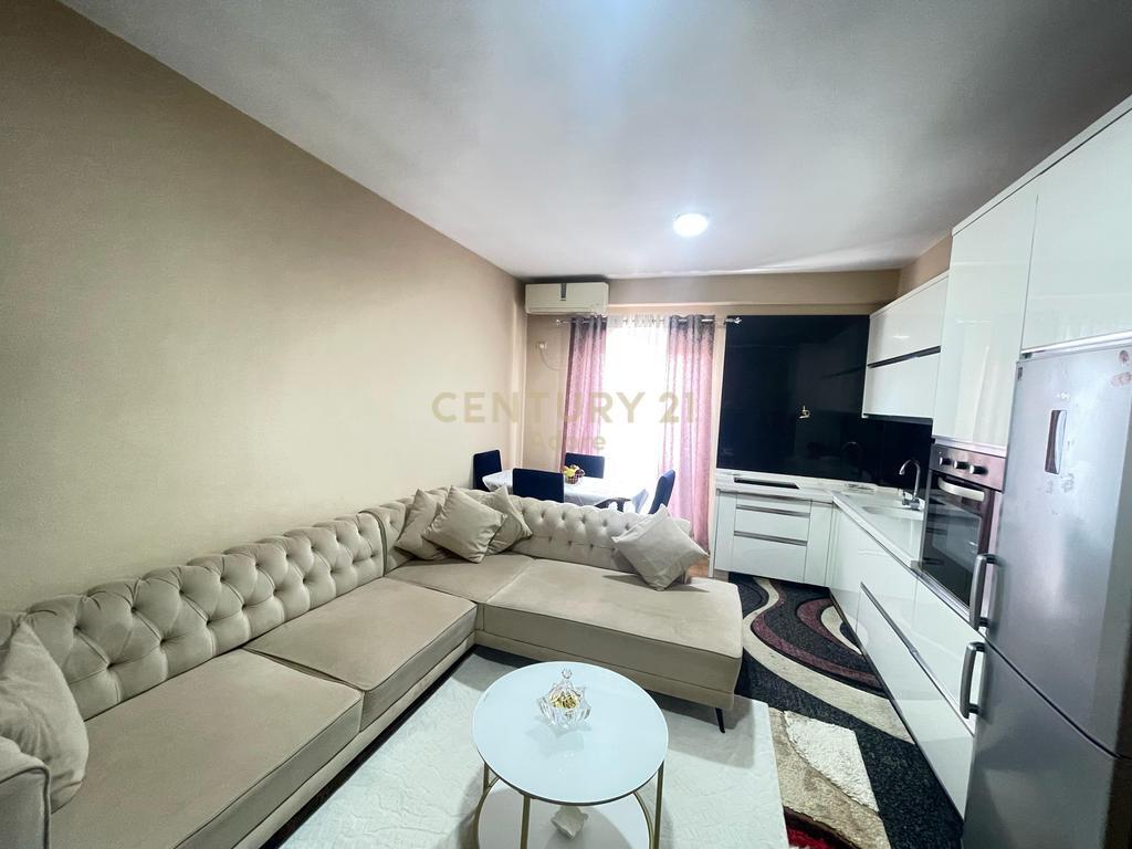 SHITET  APARTAMENT 2+1 TEK KODRA E PRIFTIT