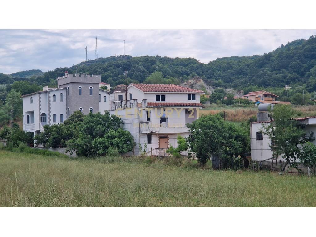 165,000 € -SHTEPI 3 KATESHE PER SHITJE - PEZE ( TE LAPIDARI )