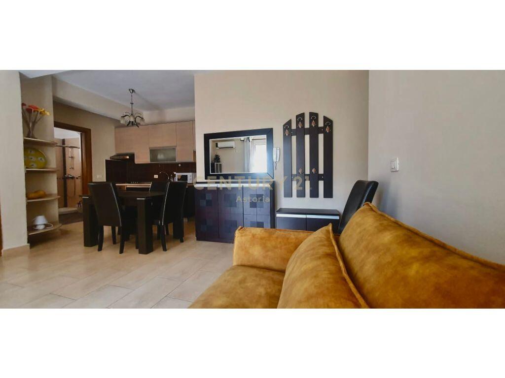JEPET ME QIRA 1+1 APARTAMENT TE KOPSHTI BOTANIK, KODRA DIELLIT