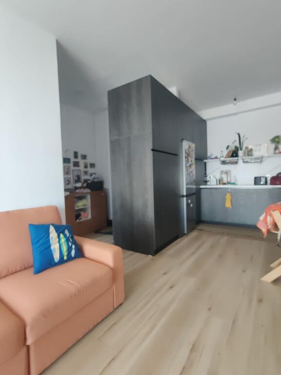 Jepet Me Qera Apartament 1+1+1 Ballkon