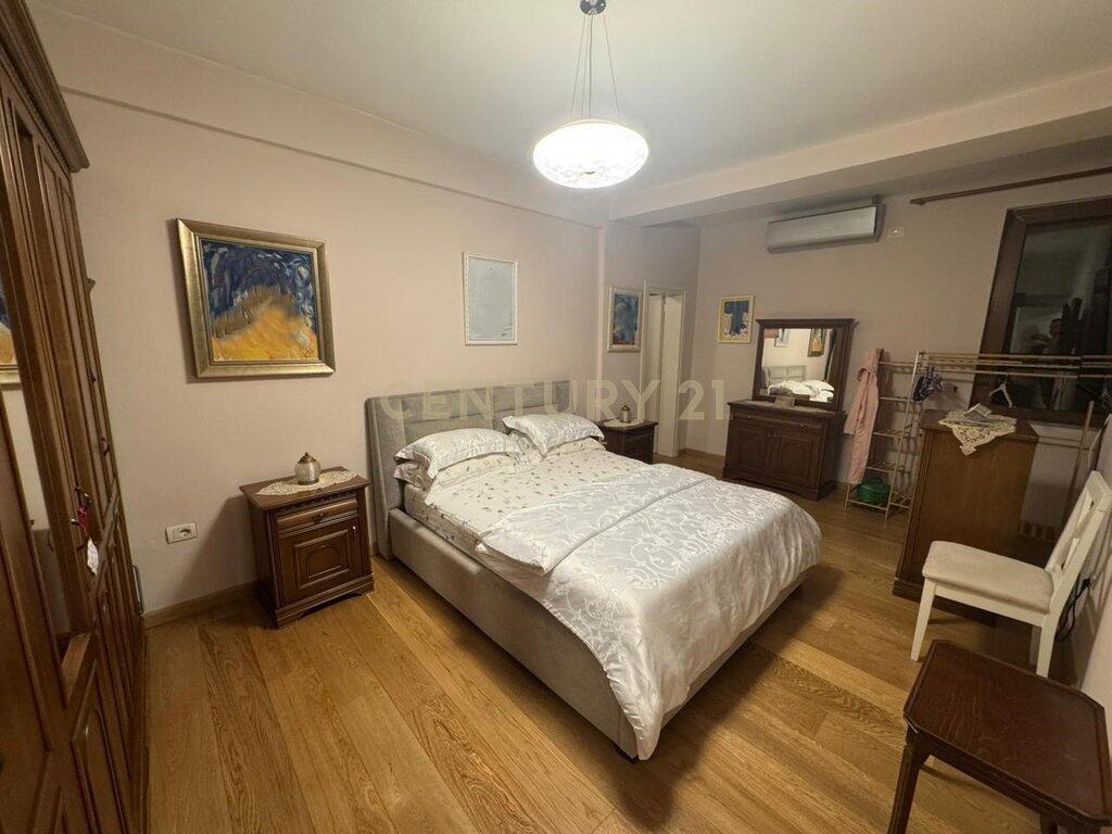 BRRYLI, VENDIAMO APPARTAMENTO 3+1+2+POSTO AUTO - 240.000 €