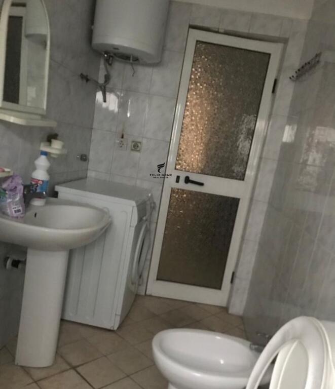 APARTAMENT ME QERA 2+1 21 DHJETORI 400 EURO