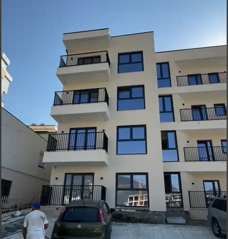 Appartamento Stile Bilocale con Balcone in Vendita a Tirana (S6)