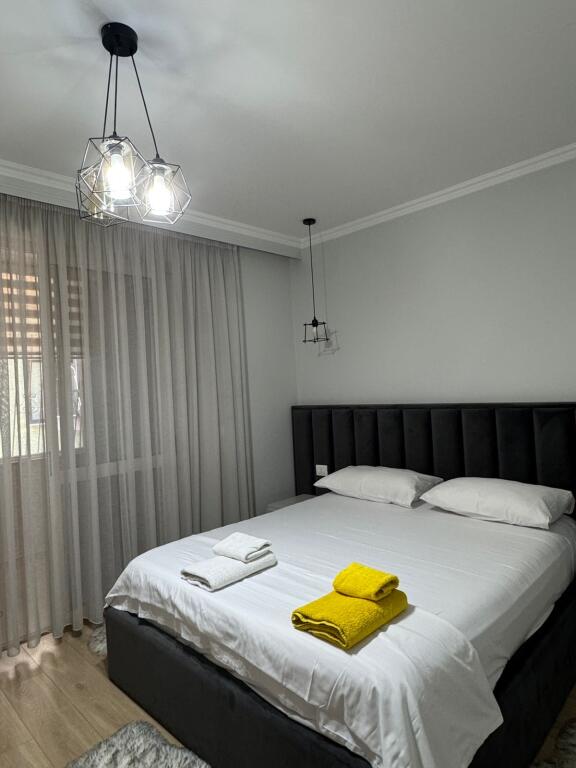 Apartament me qira 1+1 në Bllok!
