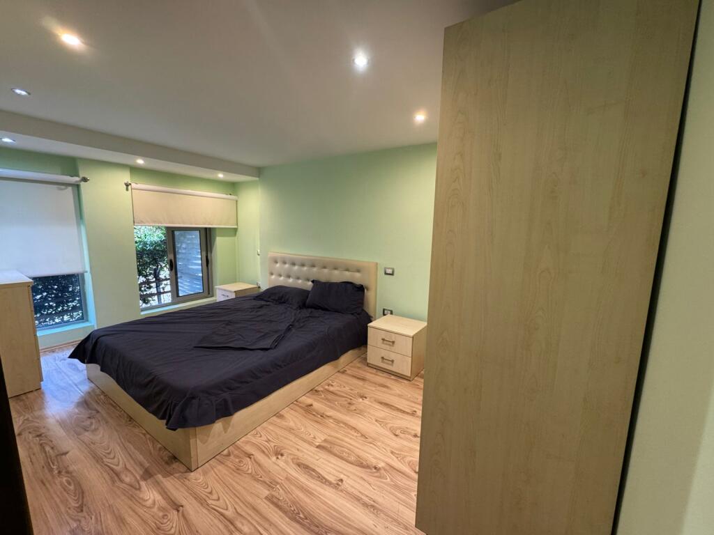 Qera Dublex, 21 Dhjetori, Tiranë