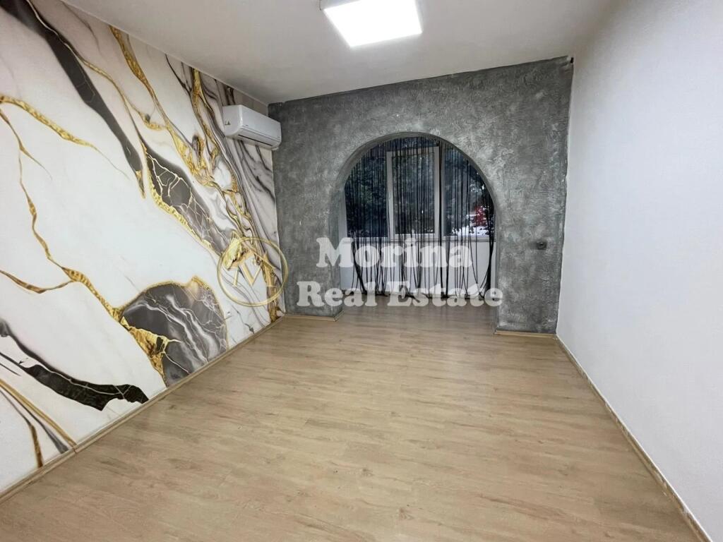 Qera, Ambient Biznesi, Square 21, 600 euro/muaj.