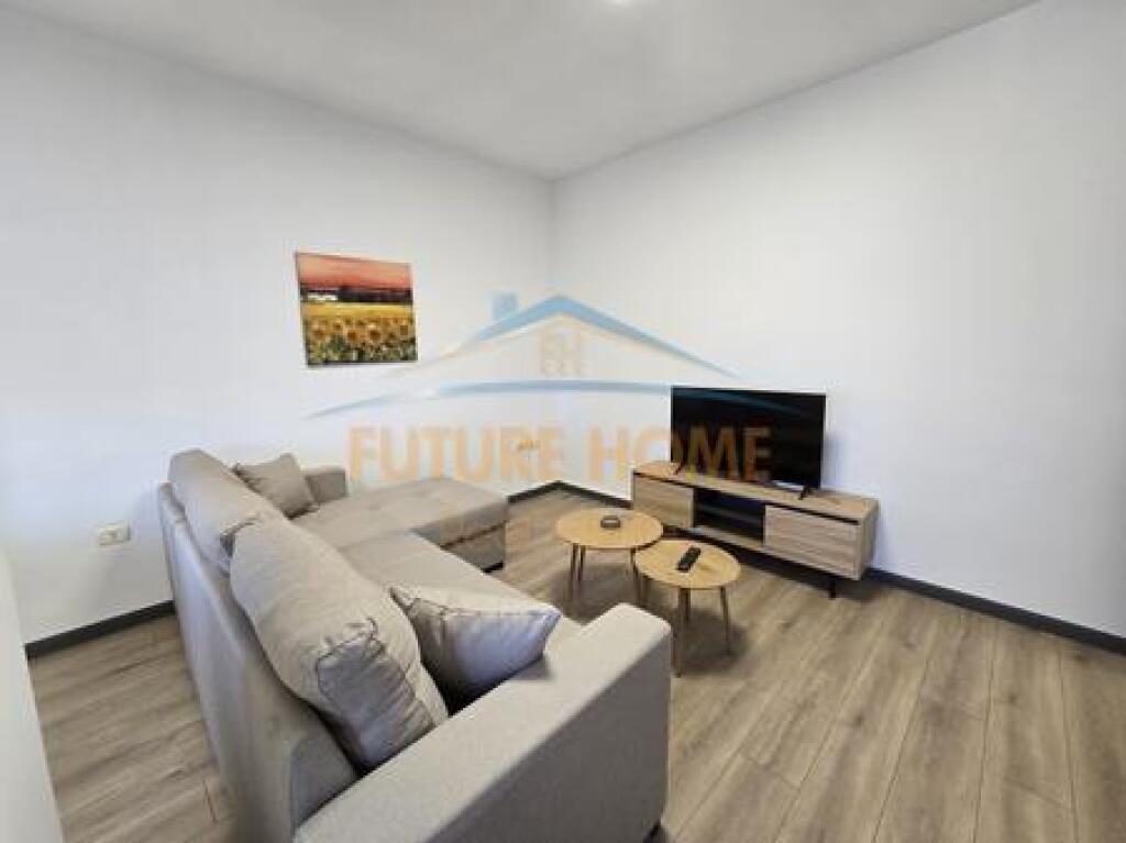 Shitet, Apartament 2+1, Komuna e Parisit