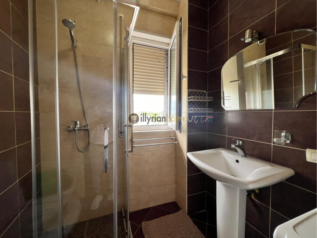 Jepet me qira Apartament 2+1+Ballkon të madh ”Kopshti Zoologjik”, Tiranë.