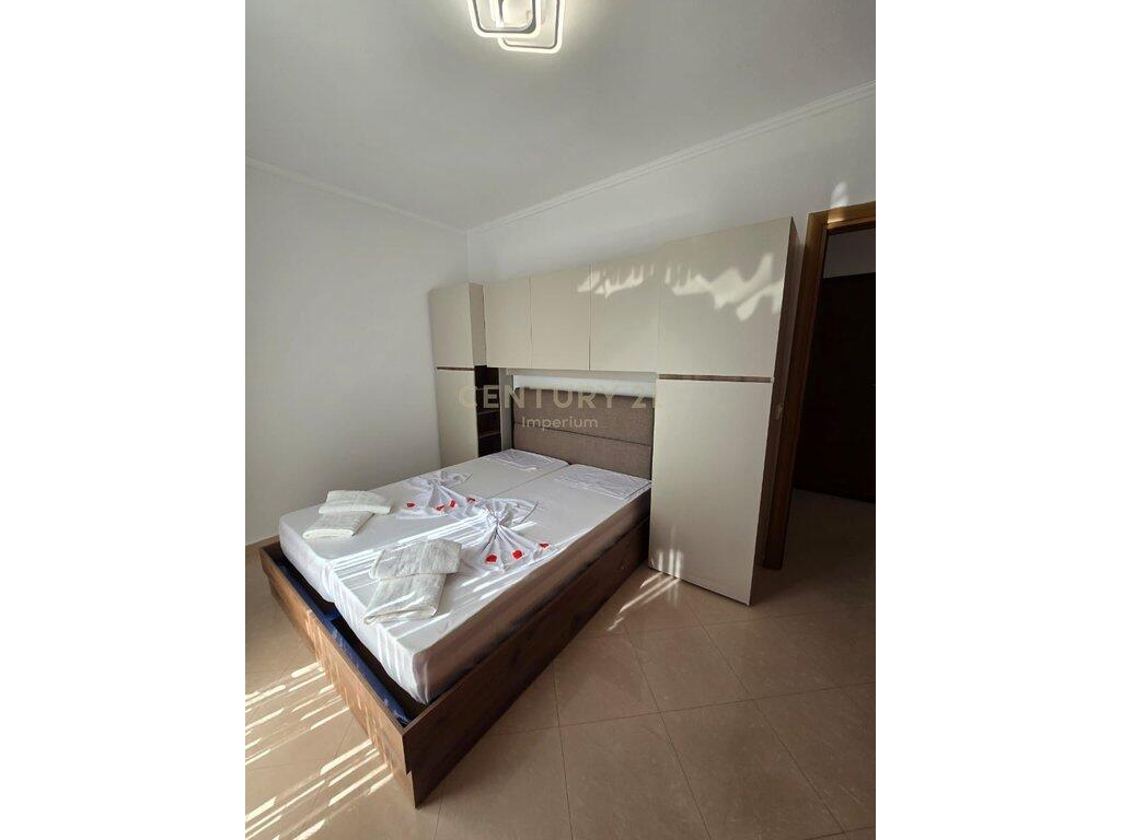 Apartament 2+1 me Verandë të Madhe në Rrugën "5 Maj", pranë Shkollës "Tirana Jonë" 650 € /Muaj