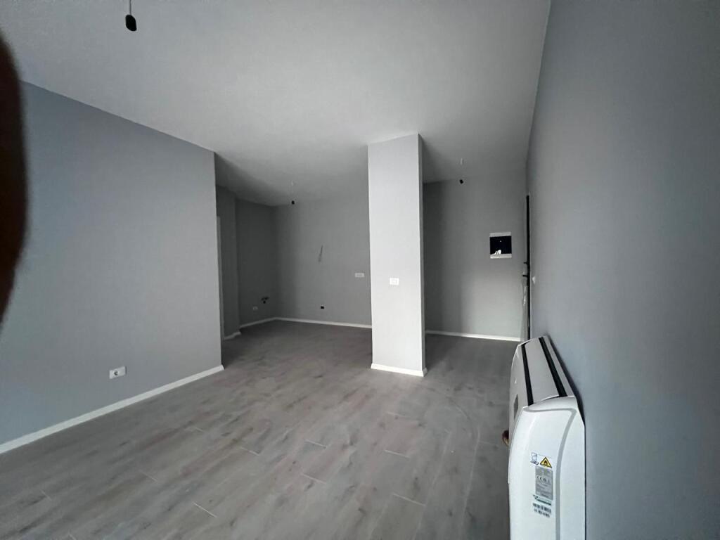 🏢 Appartamento 2+1 in affitto – solo per uffici📍 Stazione dei treni, Via “Karl Gega” 💶 Prezzo: 750 € / mese
