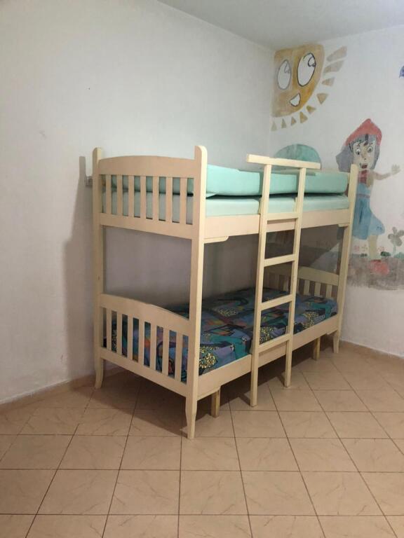 Jepet me qira shtëpi private 2+1 📍 Zona: 5 Maji, pranë kafes Deta💶 Çmimi: 500 € (i diskutueshëm)
