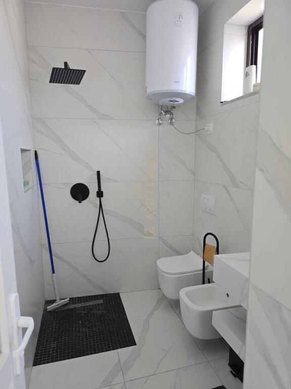 JEPET ME QIRA VILE 2 KATESHE, RRUGA E DIBRES ! 1,200 € /Muaj