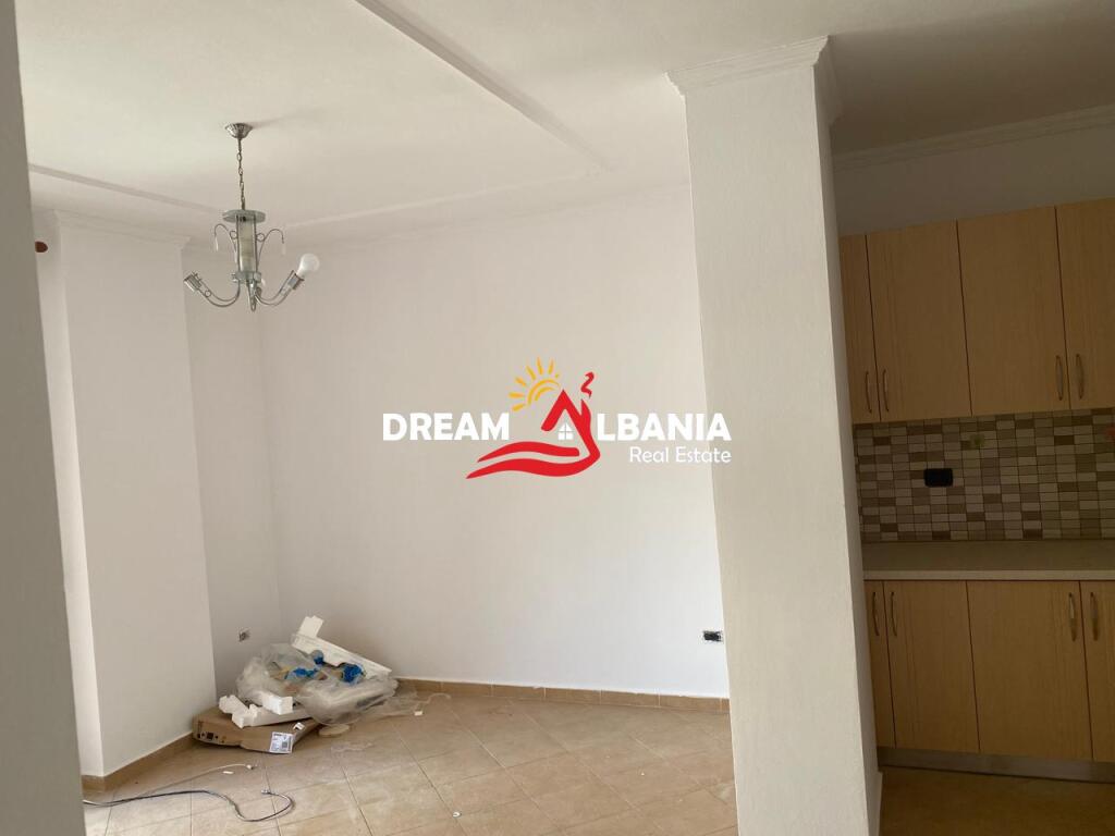 Apartament 2+1 me qera te rruga Tefta Tashko Koco prane shkolles Ismail Qemali (ID 42215367).