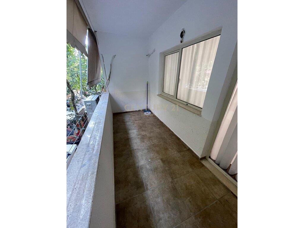 Shitet Apartament 1+1, 62 m², Yzberisht, pranë Grand Gallery