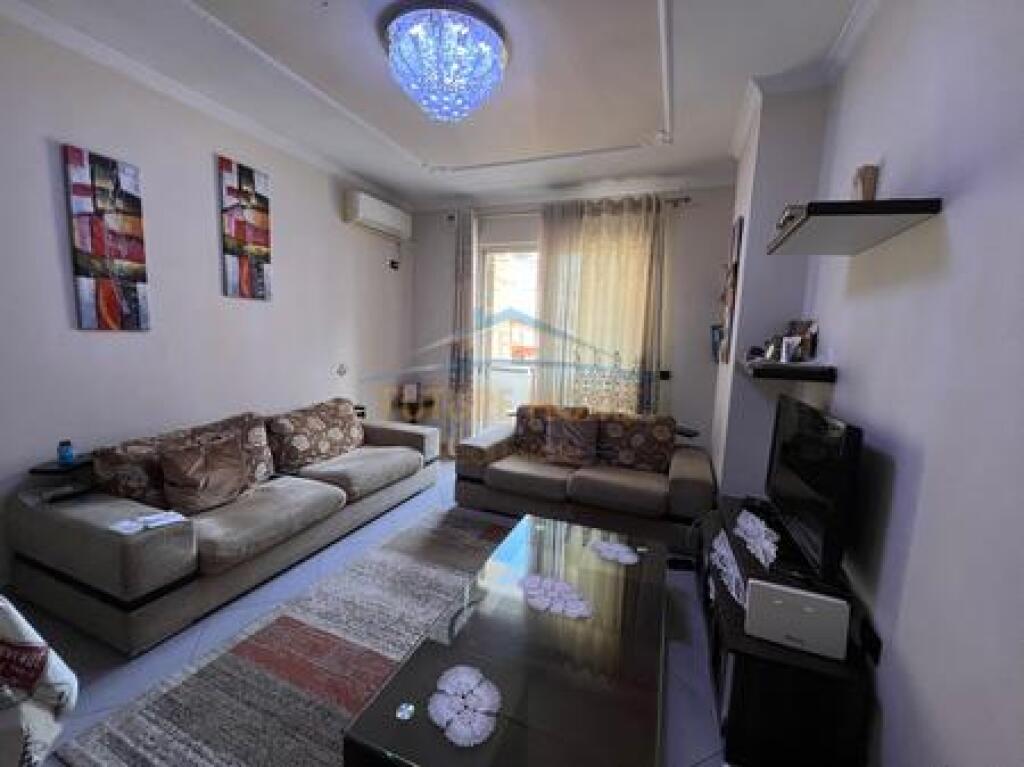 Shitet Apartament 2+1 , Unaza e Re, prane Bar Ikon.