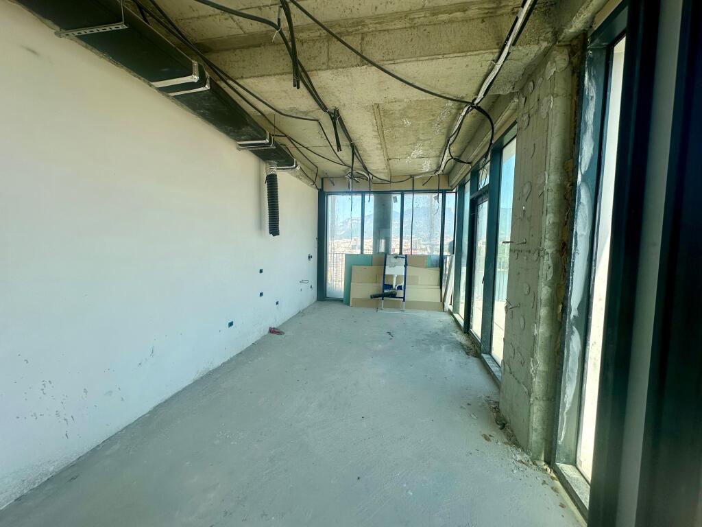 Locale Commerciale in Affitto. 📍 Lake View Residence