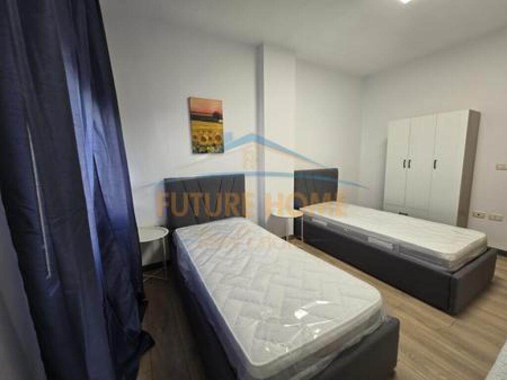 Shitet, Apartament 2+1, Komuna e Parisit