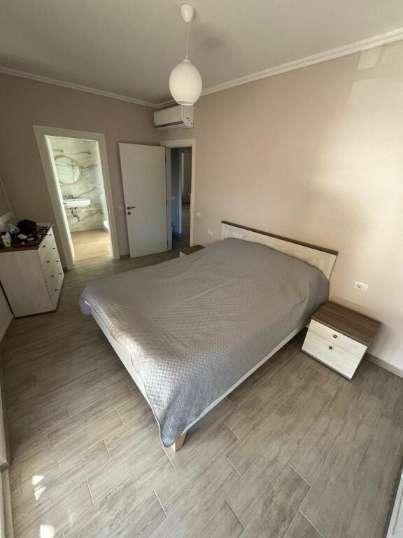 Jepet apartament me qira 2+1+2+2 ballkone