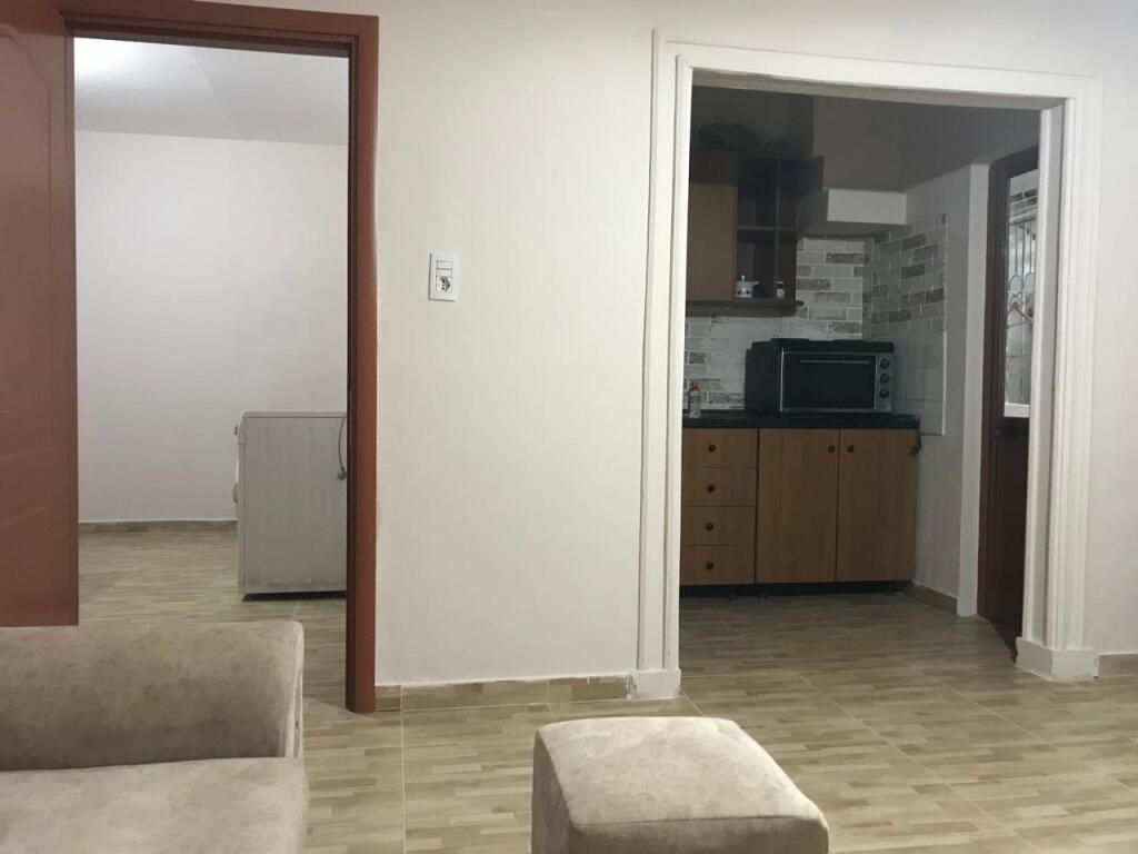Affittasi appartamento 1+1 Stacioni i Fundit Tr E Re 500 mila lek
