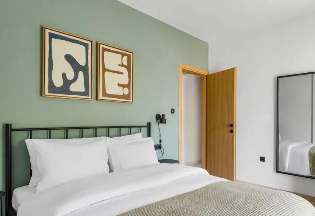 Apartament Me Qera 3+1+2+Post Parkimi tek Liqeni i Thate (ID B230125) Tirane