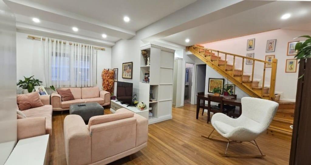 Duplex per qera 2+1+2 / 900 Euro !!!!