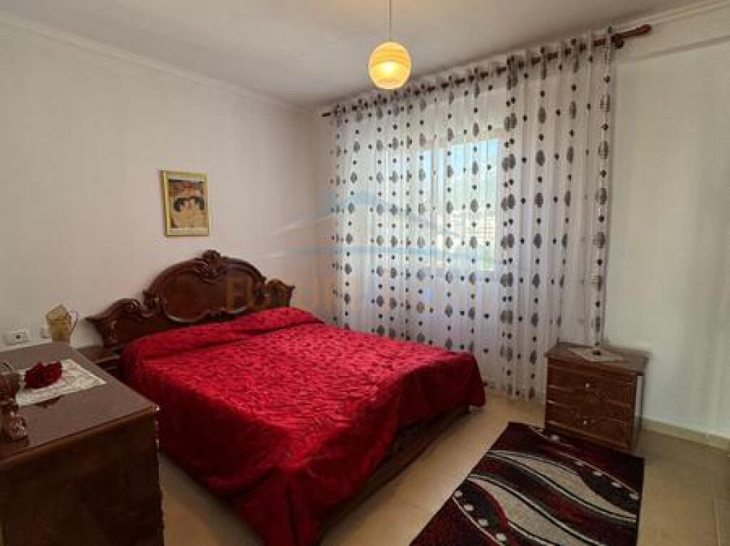 Shitet, Apartament 2+1, Rruga Dajtit, Fresku, Tiranë.