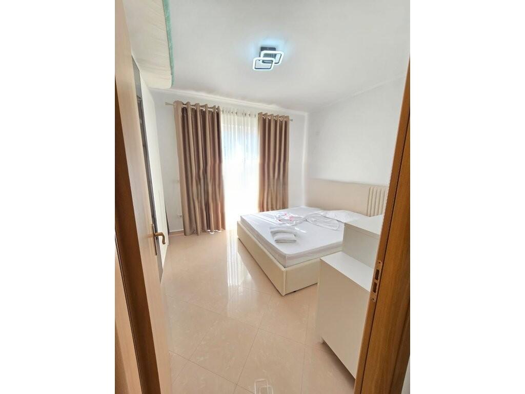 Apartament 2+1 me Verandë të Madhe në Rrugën "5 Maj", pranë Shkollës "Tirana Jonë" 650 € /Muaj