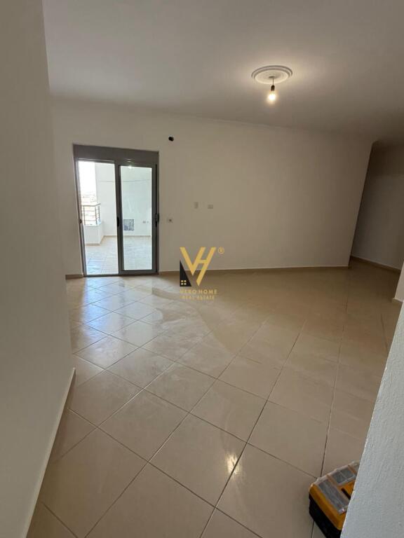 APPARTAMENTO 2+1+2 IN VENDITA A FIER  8.800.000 LEKE