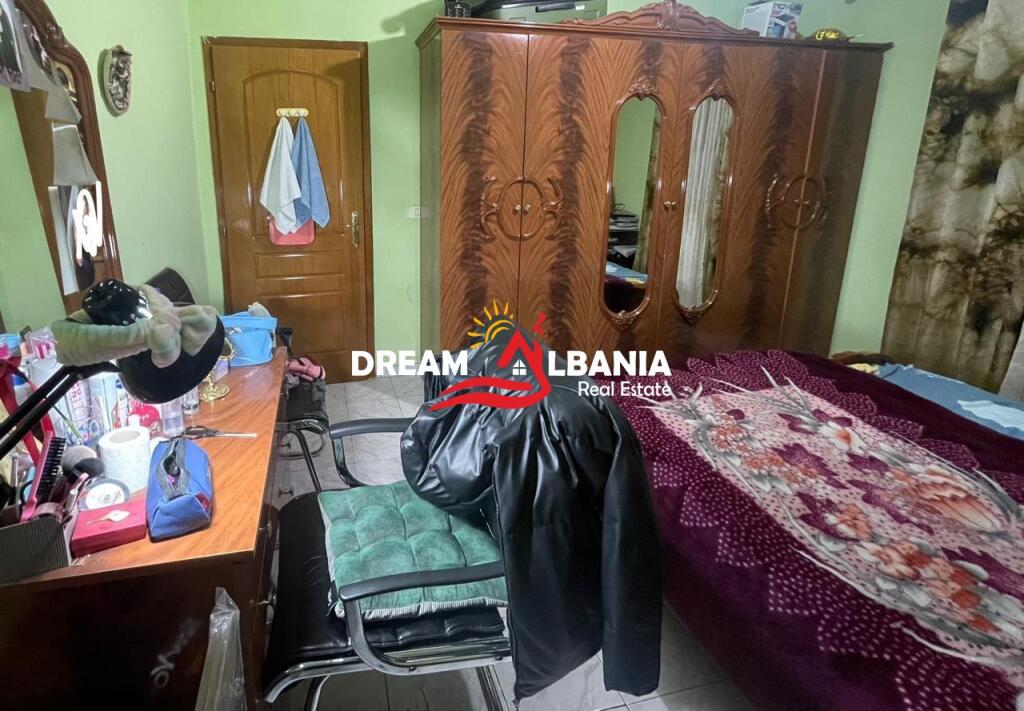 Appartamento 2+1 in Vendita in Rruga e Dibres, vicino alla Scuola Bashkuar a Tirana (ID 4129498)