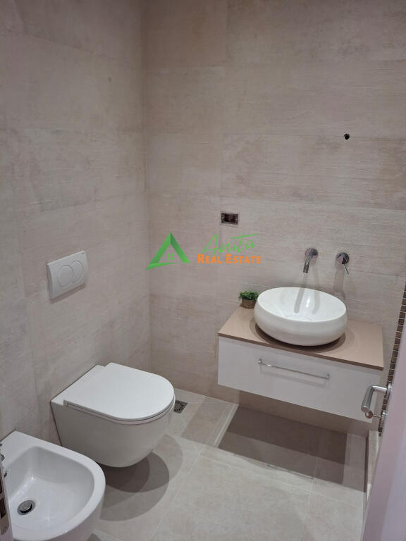 Villa su 2 Piani in Affitto – Via Elbasani