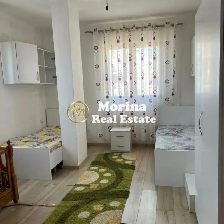 Affitto, ingresso privato, 2+1, 5 Maji, 400 euro / mese.