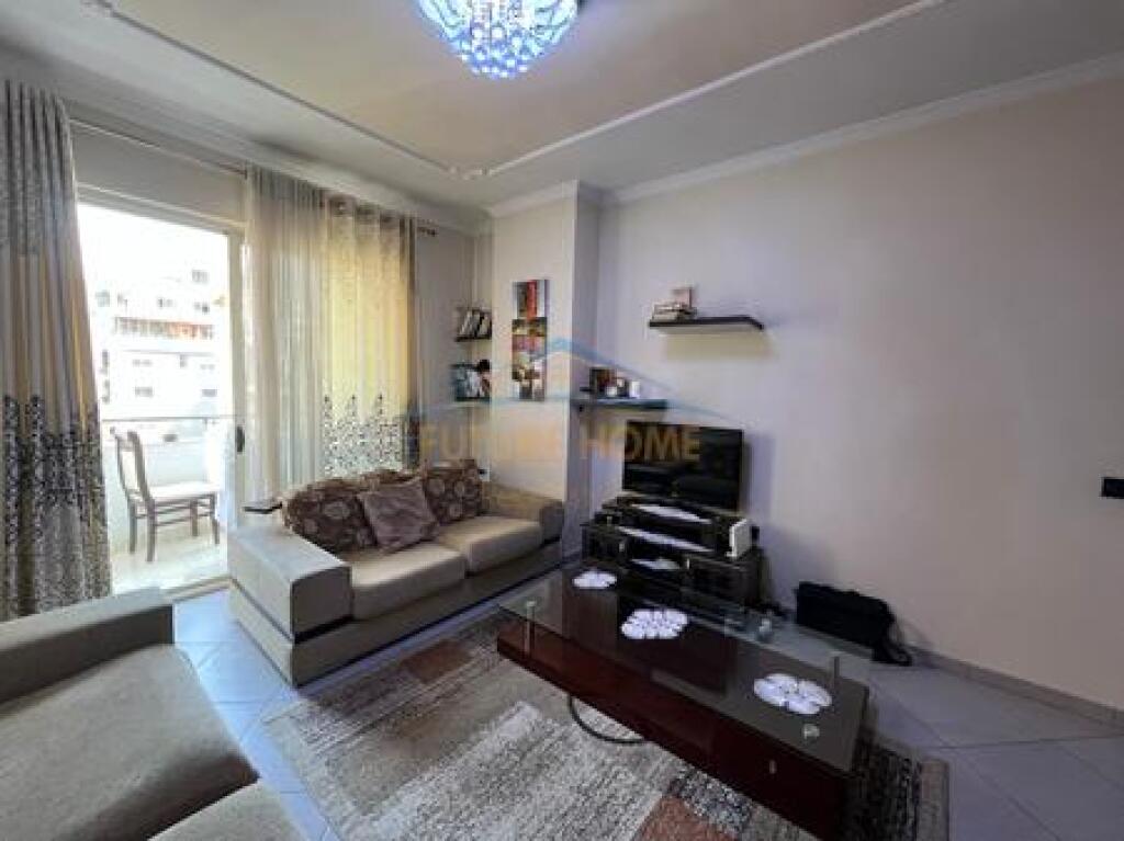 Shitet Apartament 2+1 , Unaza e Re, prane Bar Ikon.