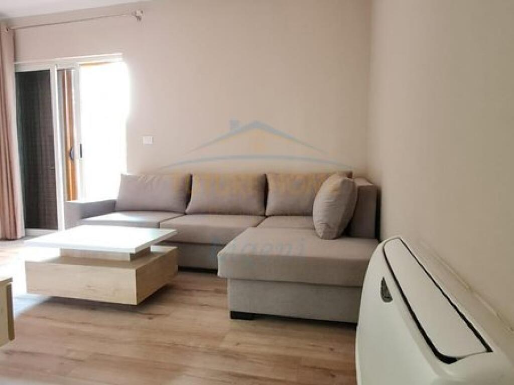 In vendita, Appartamento 1+1, Komuna e Parisit, Tirana.