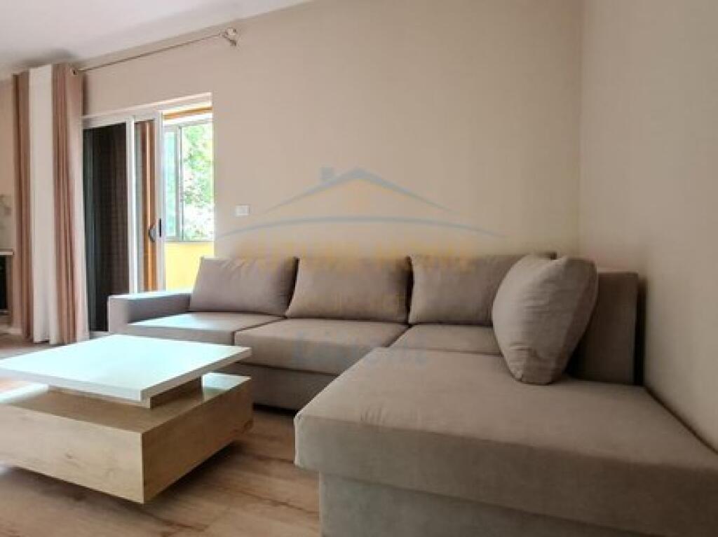 In vendita, Appartamento 1+1, Komuna e Parisit, Tirana.