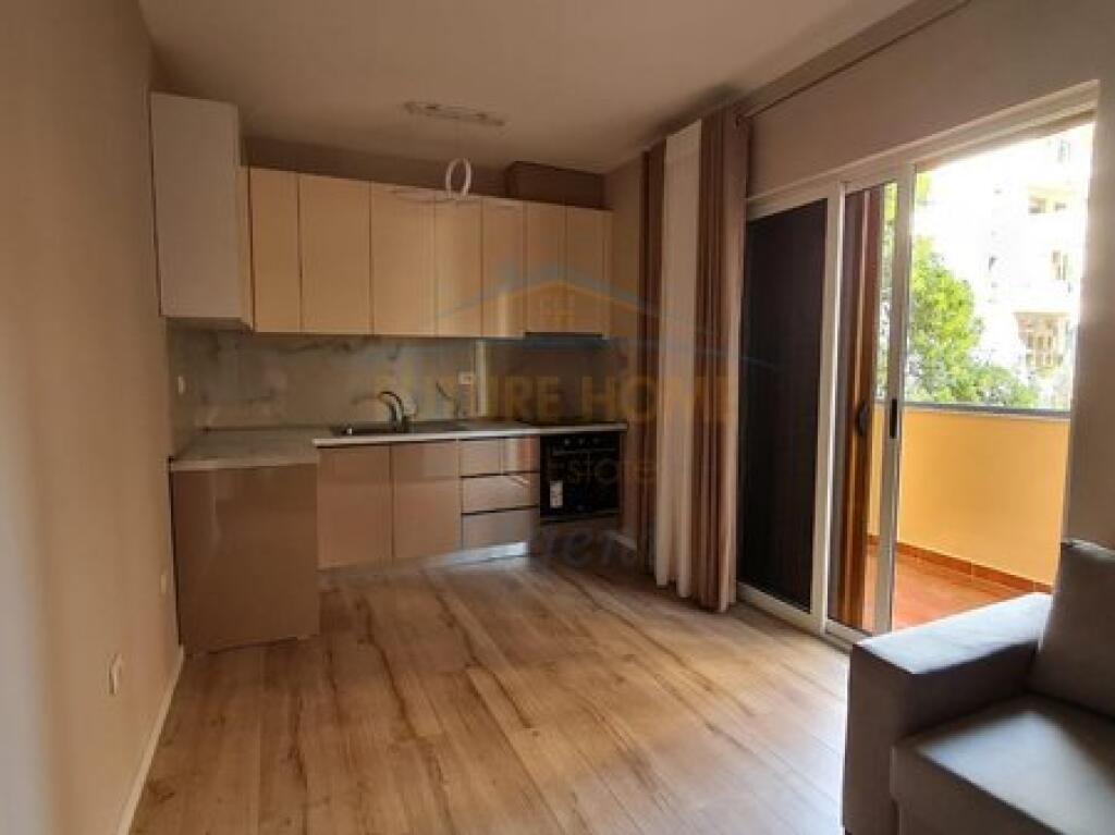 In vendita, Appartamento 1+1, Komuna e Parisit, Tirana.
