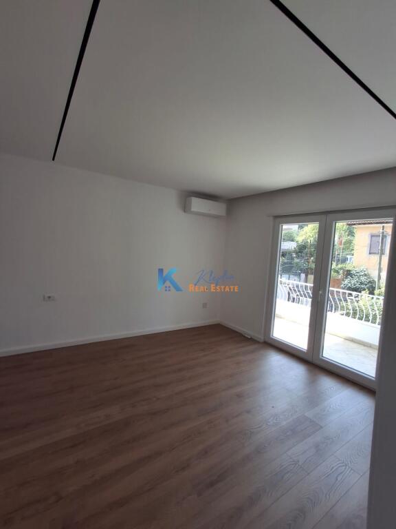 Villa su 2 Piani in Affitto – Via Elbasani, Tirana