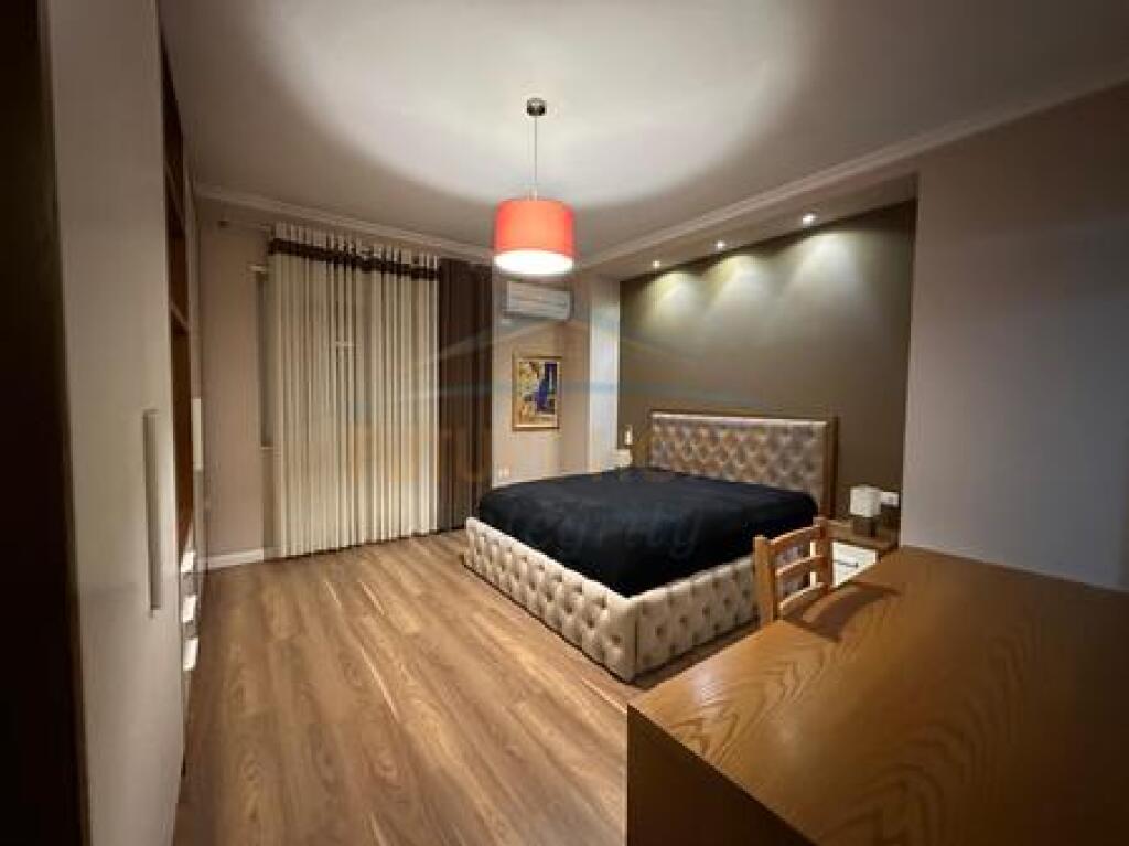 Qera, Apartament 2+1+2+Post Parkimi, Unaza e Re, Tiranë.