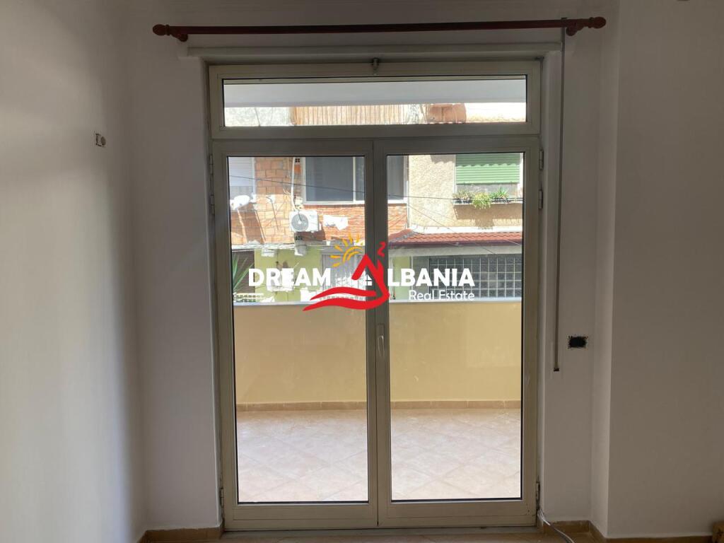 Apartament 2+1 me qera te rruga Tefta Tashko Koco prane shkolles Ismail Qemali (ID 42215367).