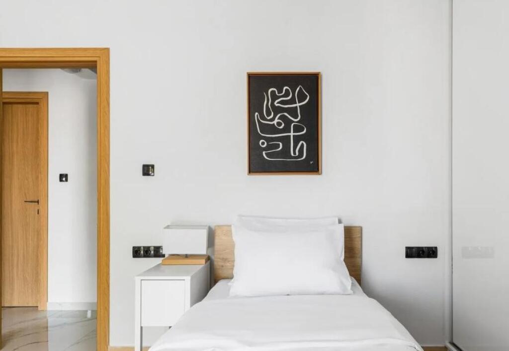 Apartament Me Qera 3+1+2+Post Parkimi tek Liqeni i Thate (ID B230125) Tirane