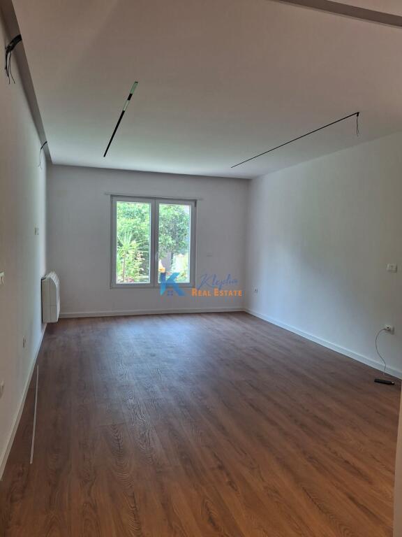 Villa su 2 Piani in Affitto – Via Elbasani, Tirana