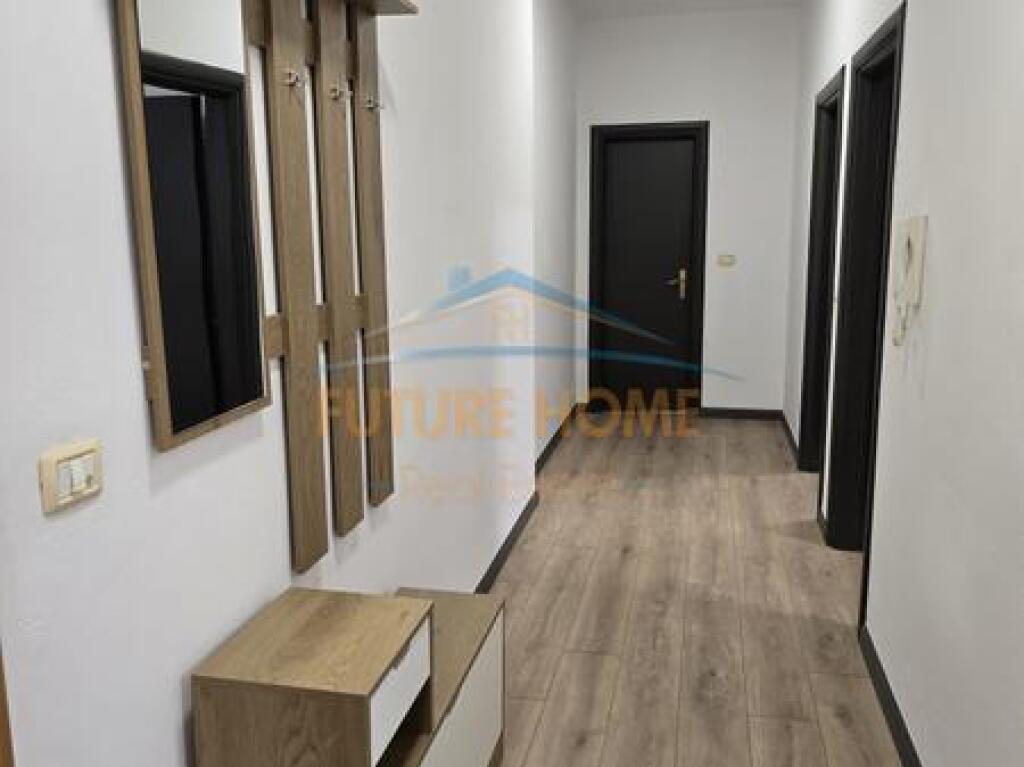 Shitet, Apartament 2+1, Komuna e Parisit