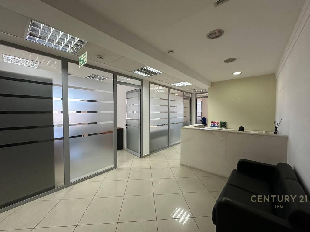 AMBIENTE UFFICIO IN AFFITTO ALLE TORRI GEMELLE!