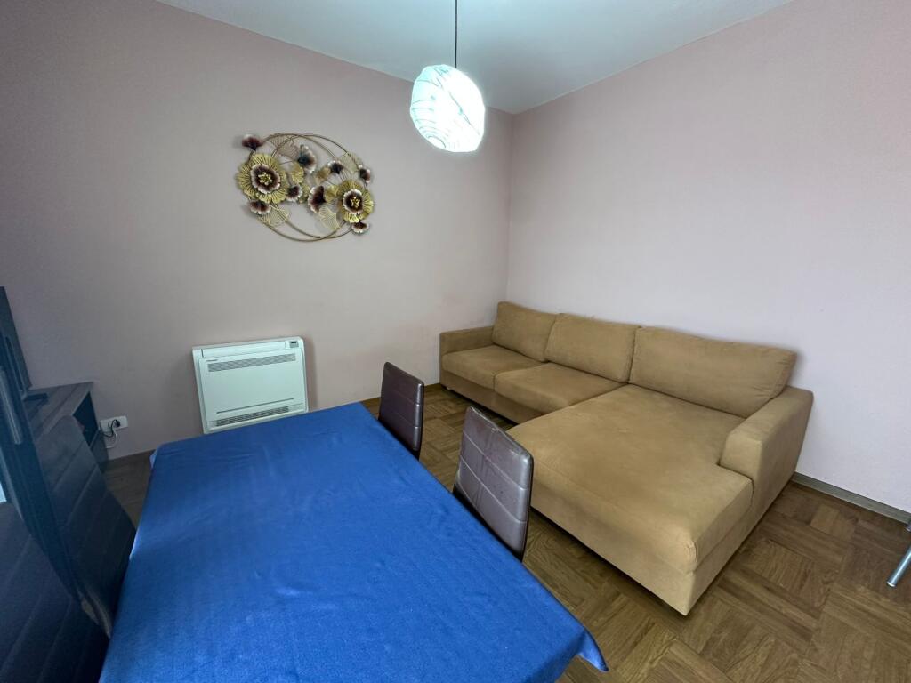 AFFITTASI APPARTAMENTO 1+1 VICINO AL CENTRO