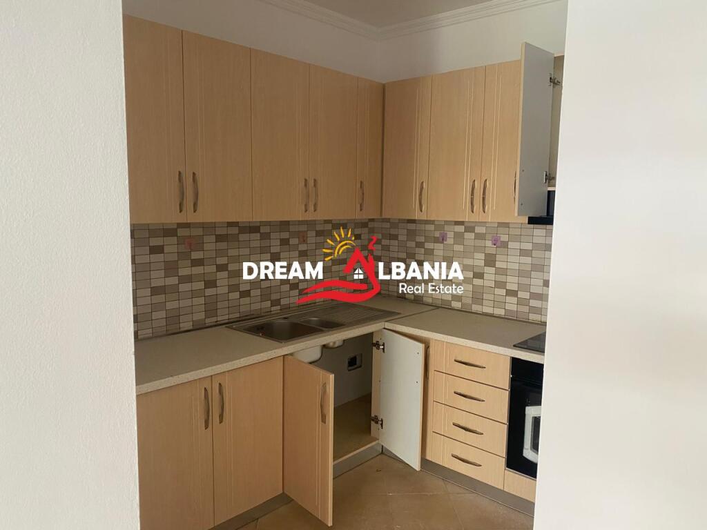 Apartament 2+1 me qera te rruga Tefta Tashko Koco prane shkolles Ismail Qemali (ID 42215367).