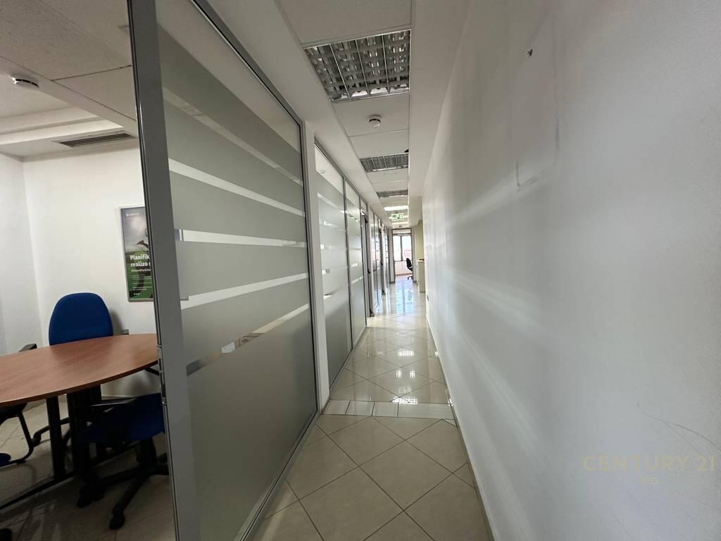 AMBIENTE UFFICIO IN AFFITTO ALLE TORRI GEMELLE!