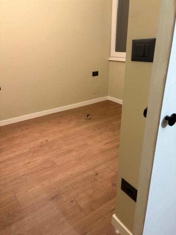 ZYRE ME QERA 60M2 BLLOKU 520 EURO