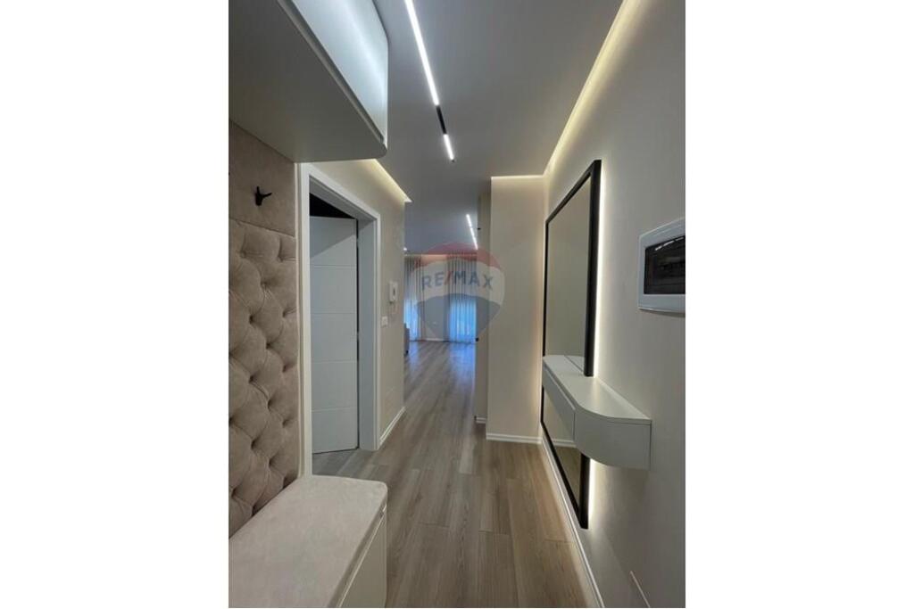 Apartament 1+1 per shitje ne Xhamllik !