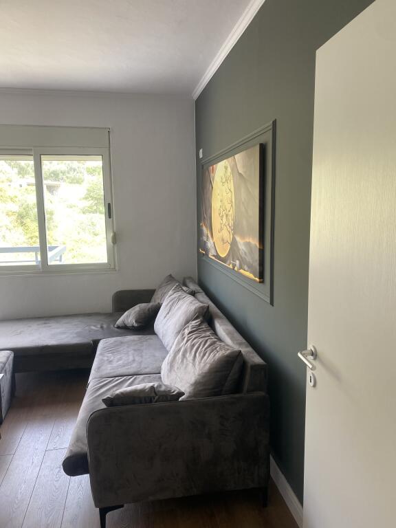 🏠 Vendesi super appartamento arredato con dettagli nella zona di Shkëmbi di Kavaja