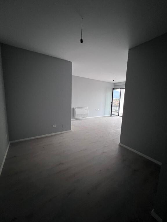 🏢 Appartamento 2+1 in affitto – solo per uffici📍 Stazione dei treni, Via “Karl Gega” 💶 Prezzo: 750 € / mese